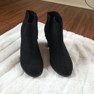 Super cute black booties